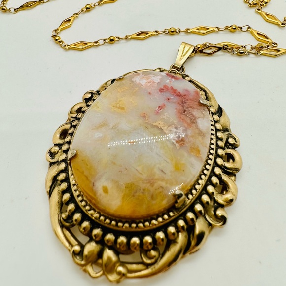 Vintage Stone Ornate Pendant Necklace - Picture 10 of 17